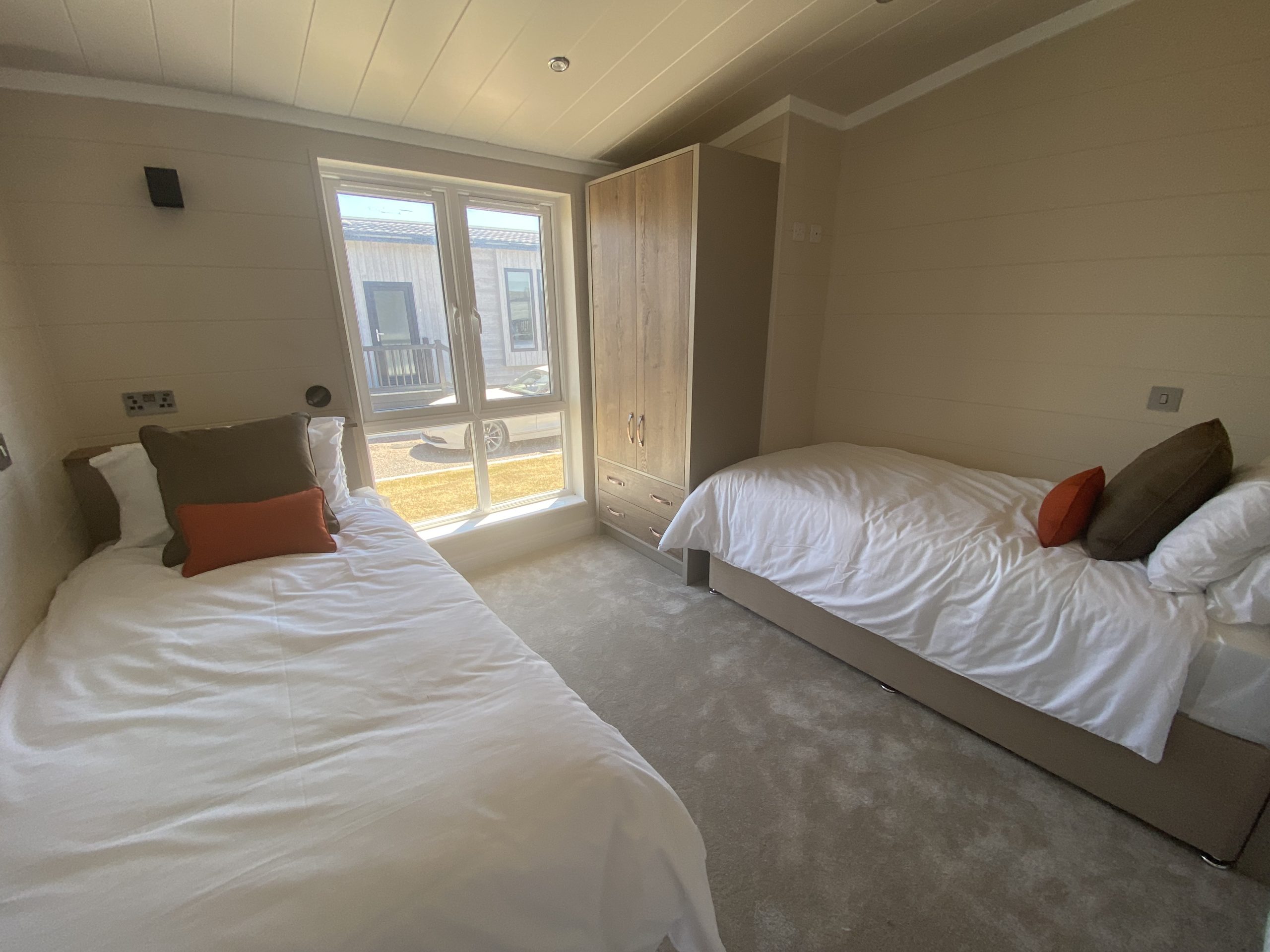 2 bedroom lodge for sale